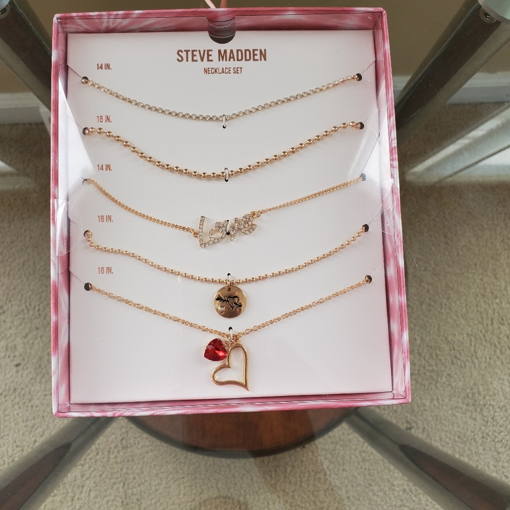 Steve Madden Necklace Set